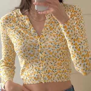 Zara floral button up cardigan. Size small